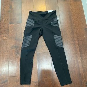 NWT old navy leggings size M black